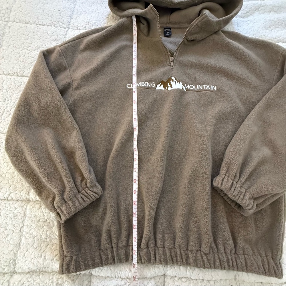 DAZY Climbing Mountain Women's Cozy Brown Fleece Pullover - Picture 5 of 8